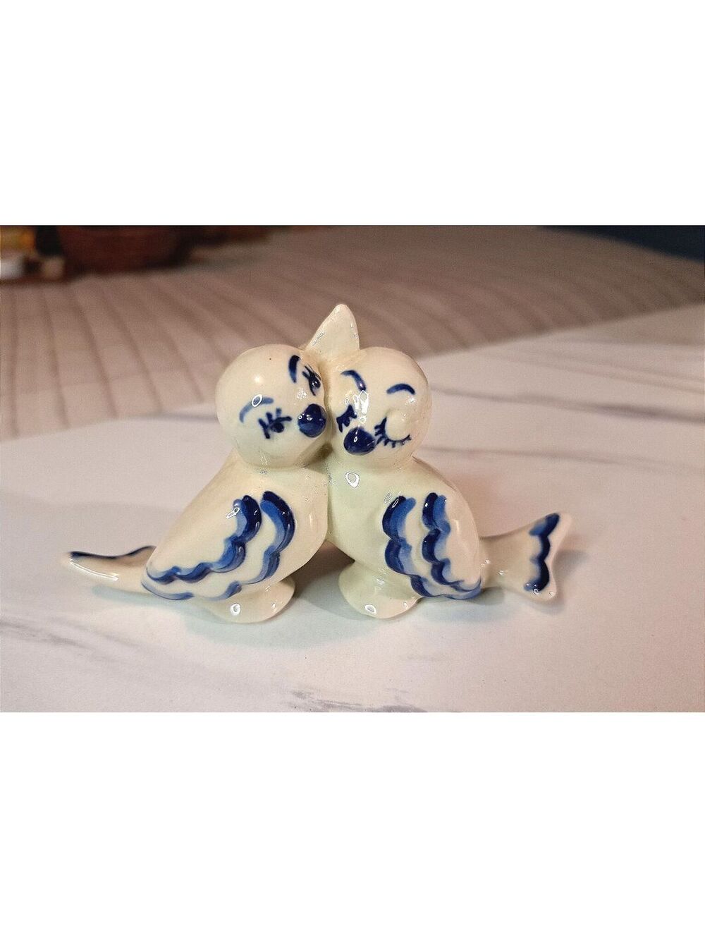 Vintage 1940s-50s Hand-Painted Ceramic Arts Studio "Lovebirds" Figurine 5"x 2.5"